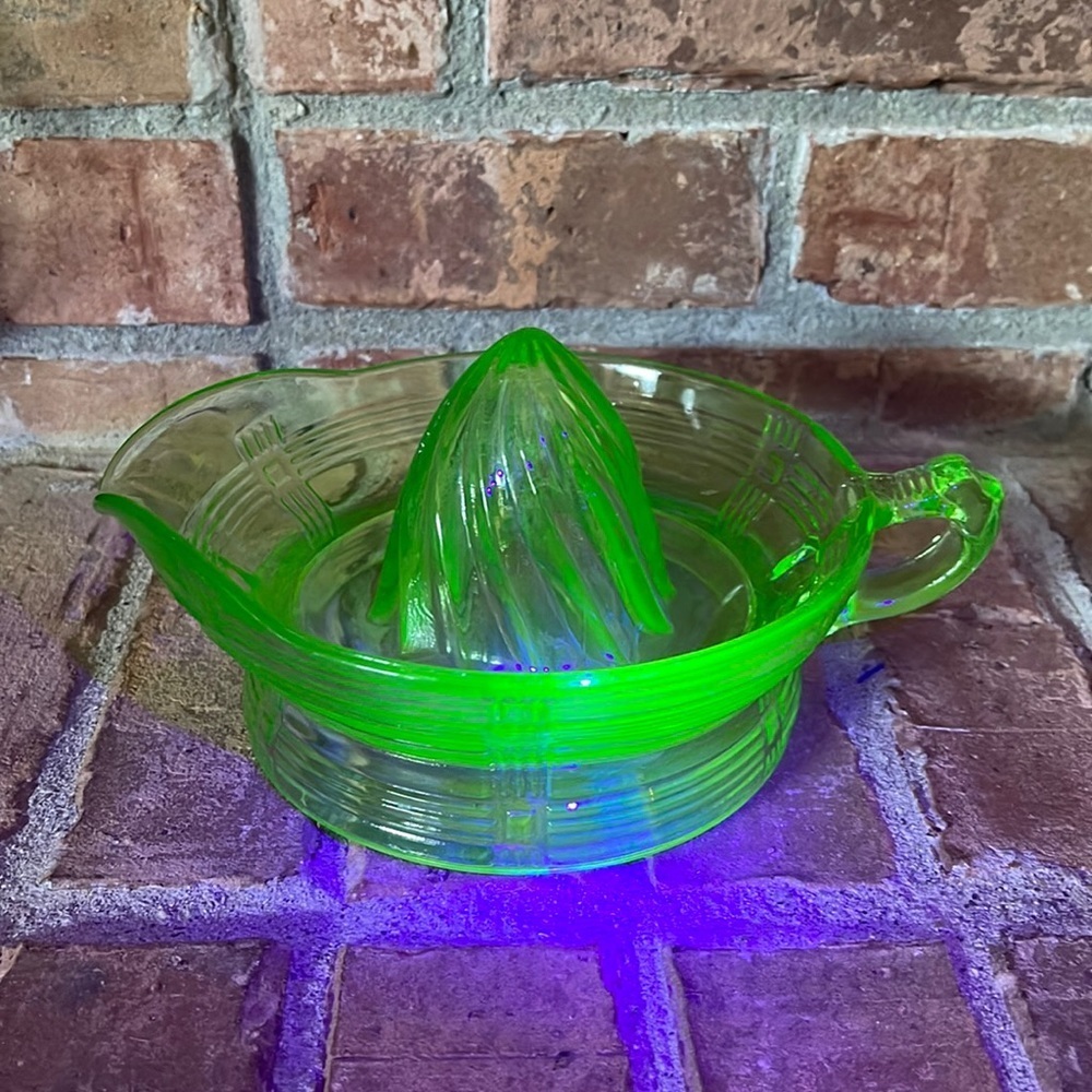 Vtg Uranium Vaseline Green Glass Juicer
